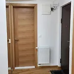 דירה Brand New Two Bedroom And One Living In A Great Location!