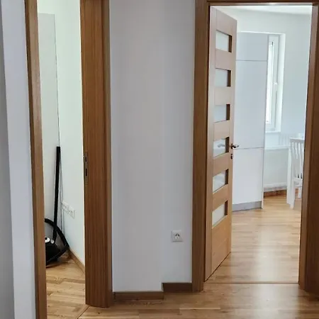 Appartement Brand New Two Bedroom And One Living In A Great Location!