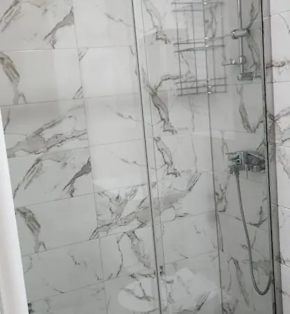 Brand New Two Bedroom And One Living In A Great Location! 아파트 *