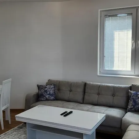 Apartman Brand New Two Bedroom And One Living In A Great Location!
