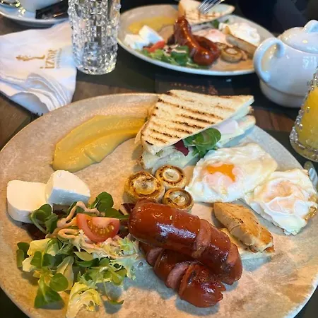 公寓 Brand New Two Bedroom And One Living In A Great Location! *