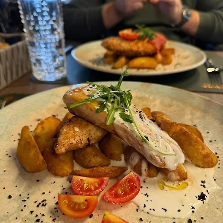 公寓 Brand New Two Bedroom And One Living In A Great Location! 塞拉耶佛