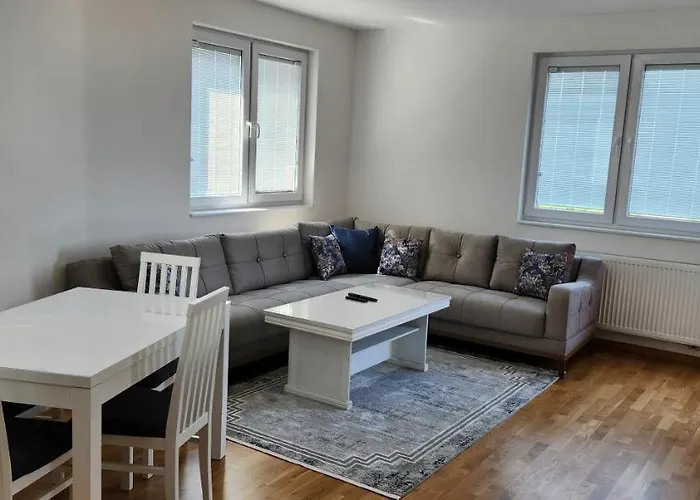 Brand New Two Bedroom And One Living In A Great Location! 公寓